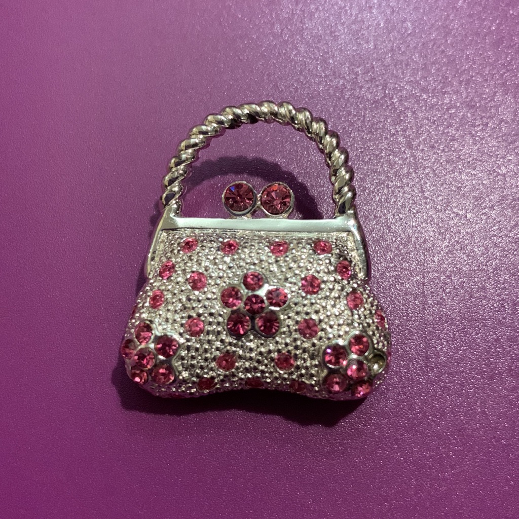 Roman Pendant Style Pin 7$